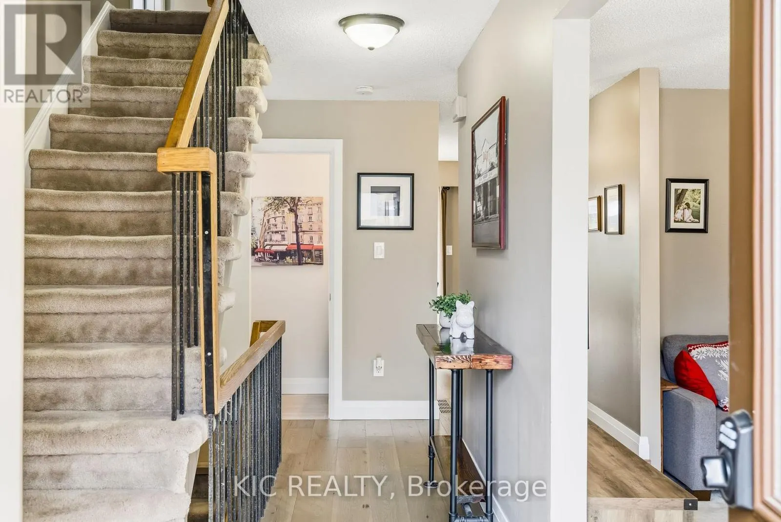 1795 LISTOWELL CRESCENT