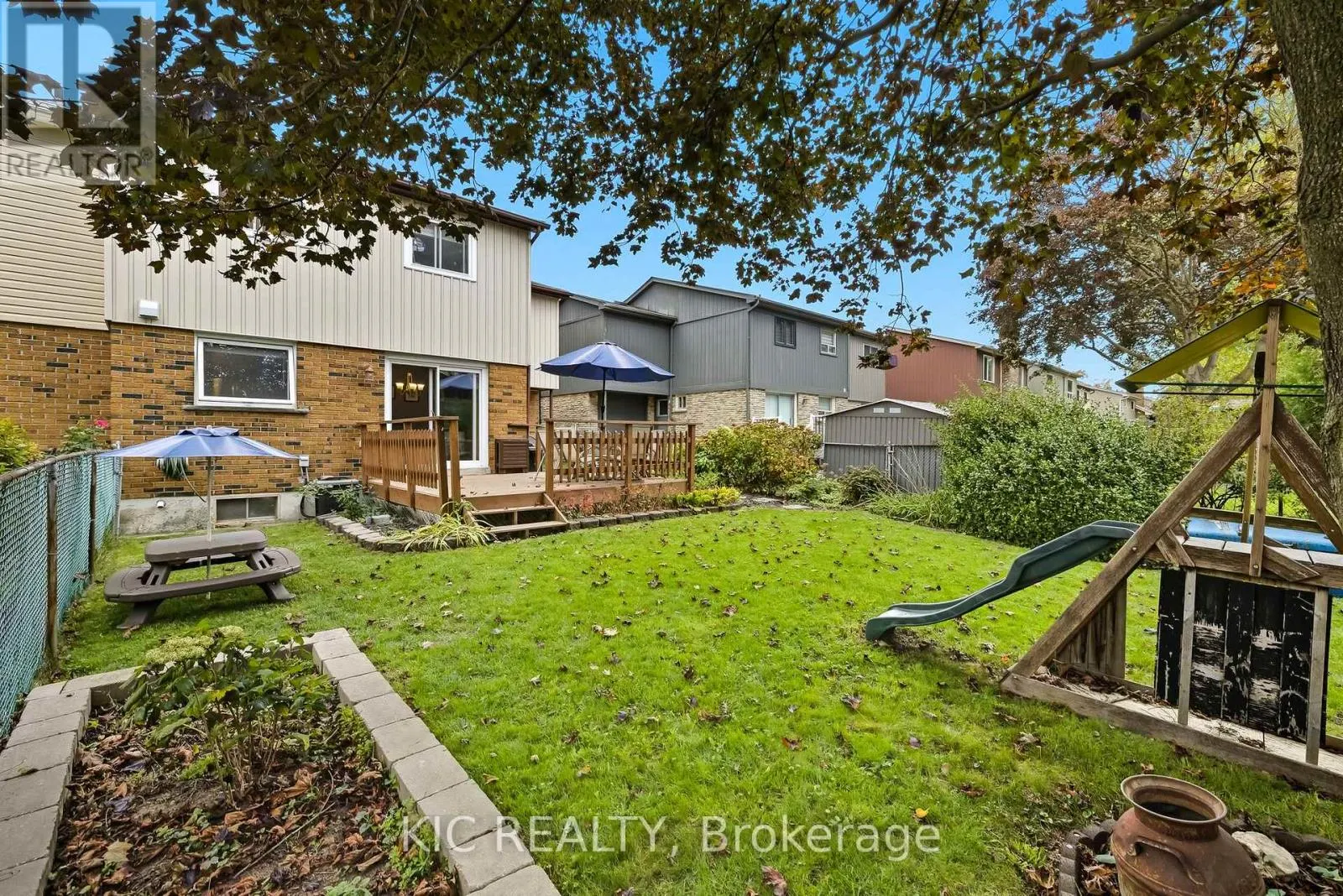 1795 LISTOWELL CRESCENT