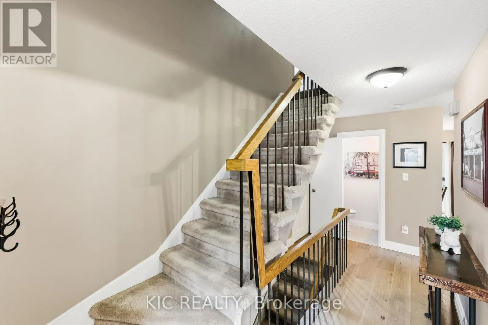 1795 LISTOWELL CRESCENT