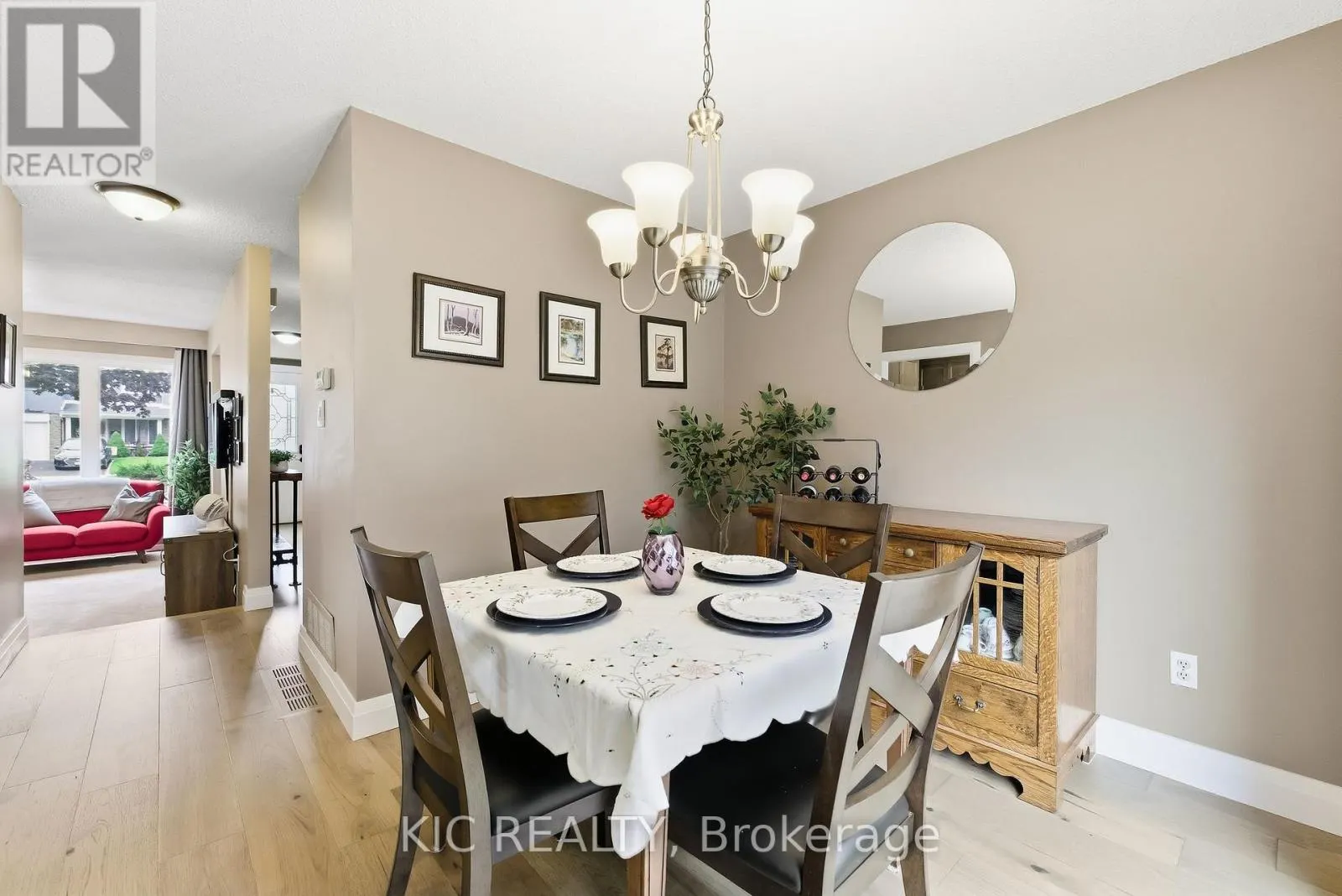 1795 LISTOWELL CRESCENT