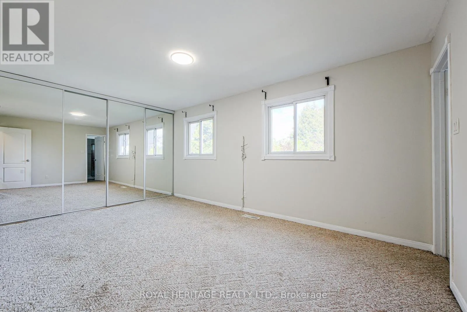 586 CREEKVIEW CIRCLE