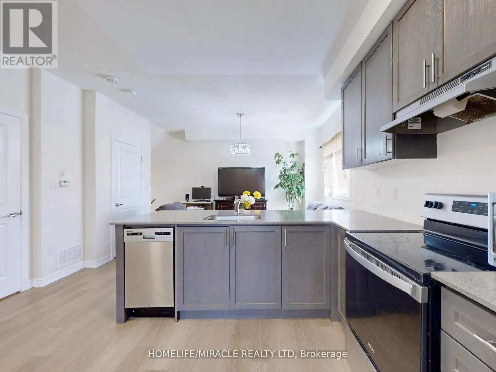 12 - 490 BERESFORD PATH