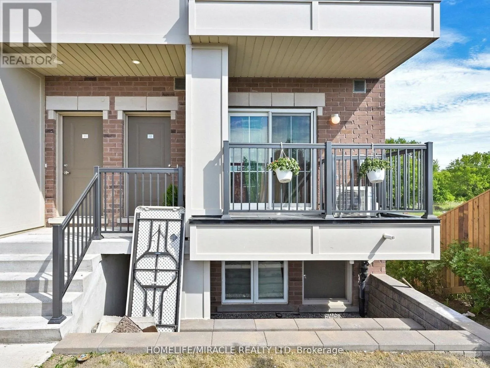 12 - 490 BERESFORD PATH