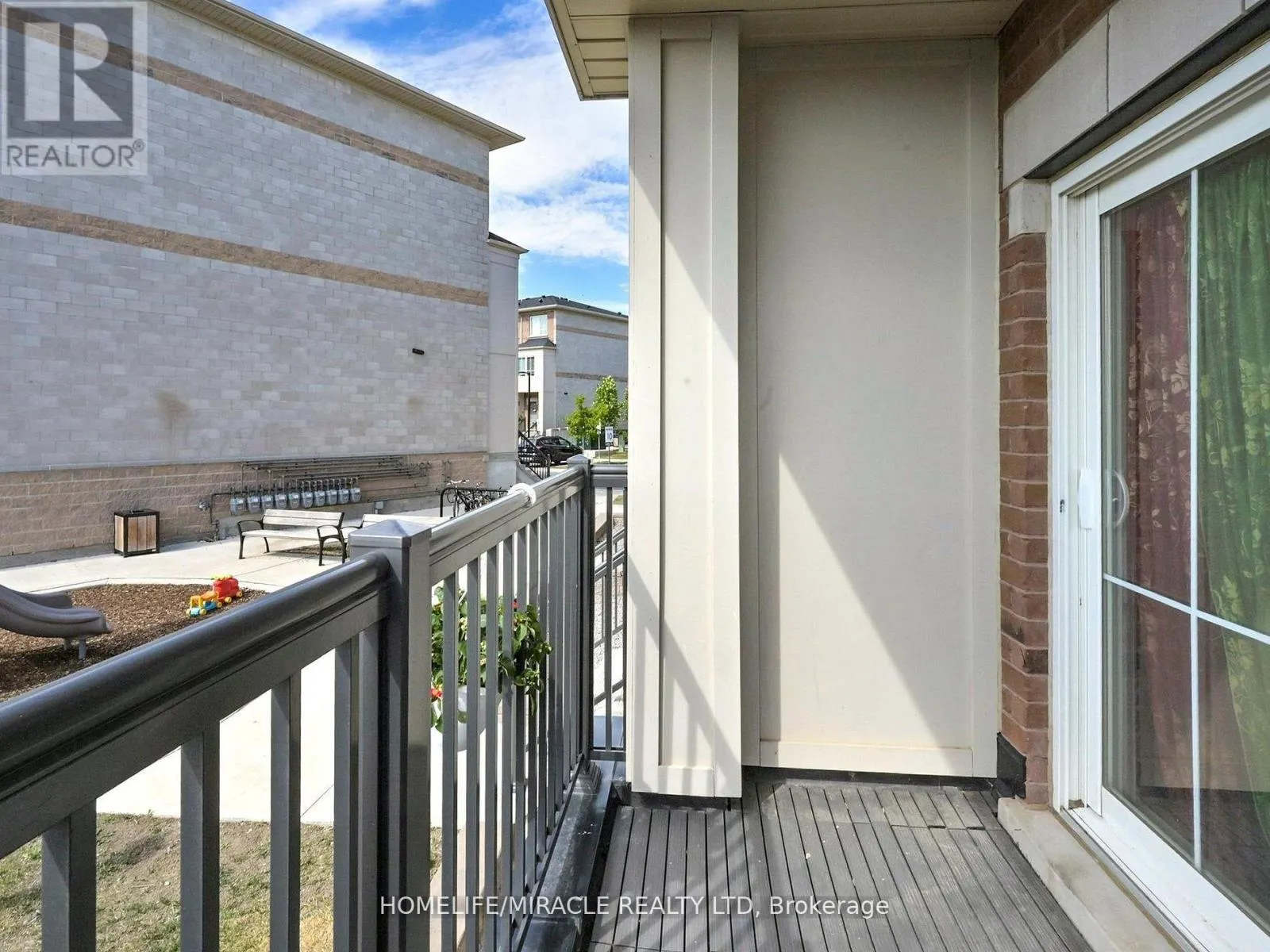 12 - 490 BERESFORD PATH