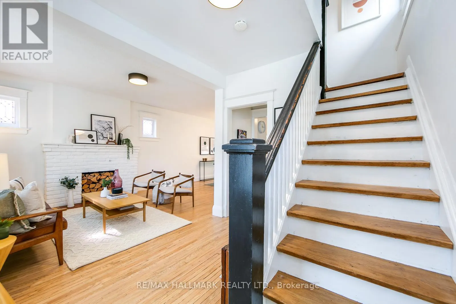 120 WARDEN AVENUE