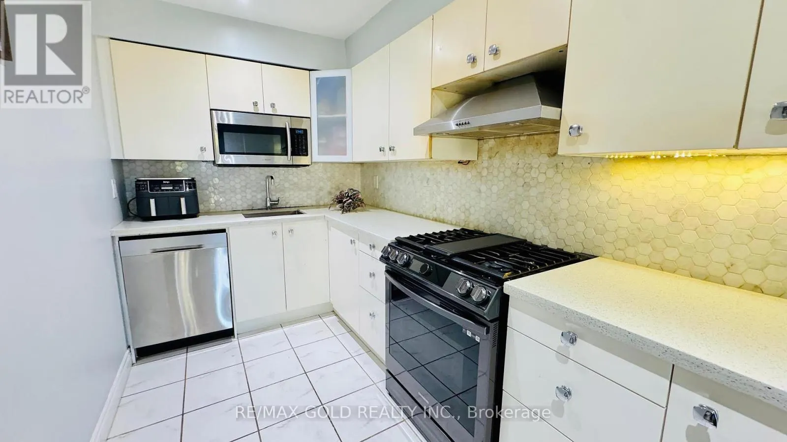 140 QUANTRELL TRAIL