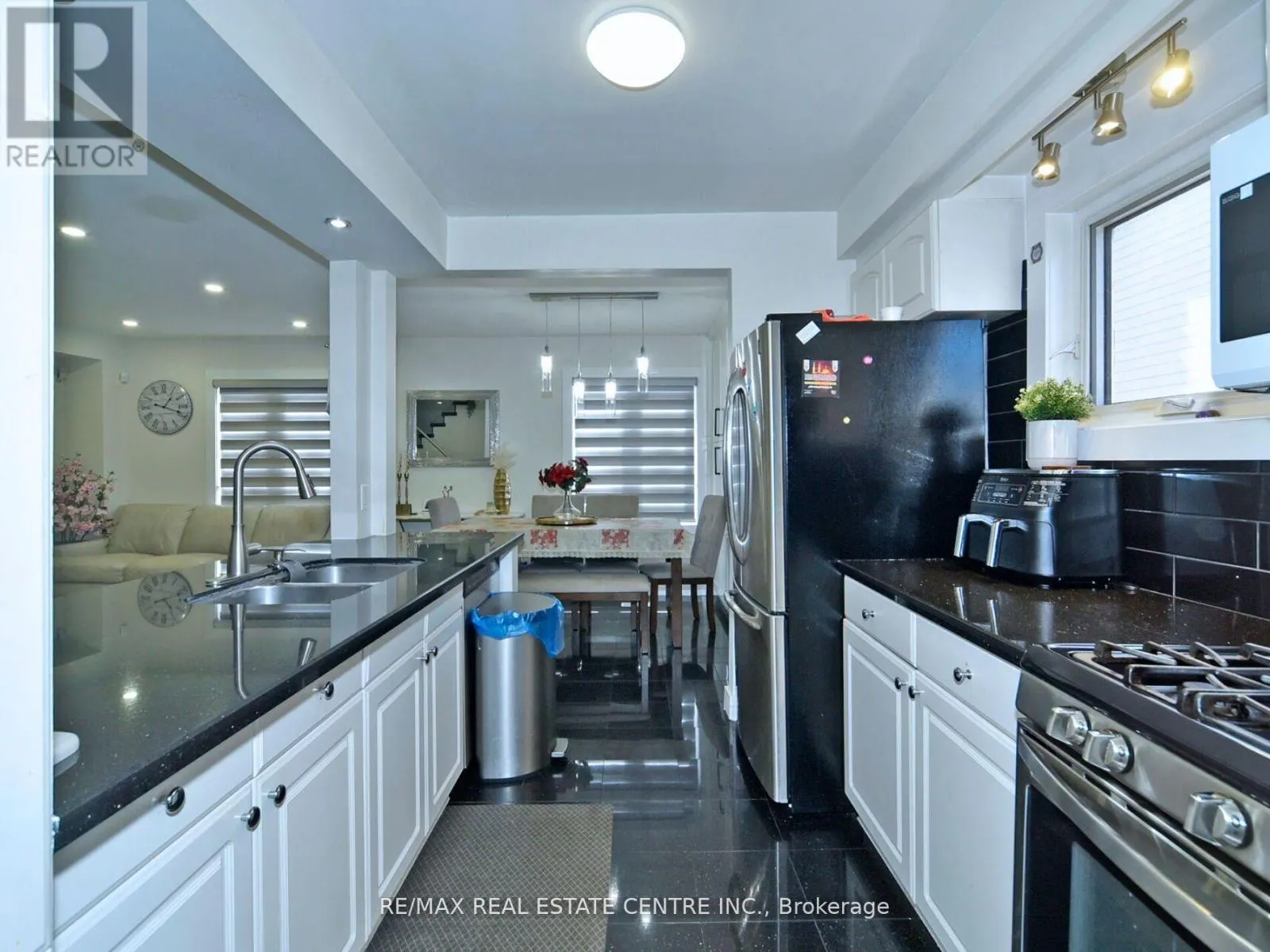41 FIELDVIEW CRESCENT