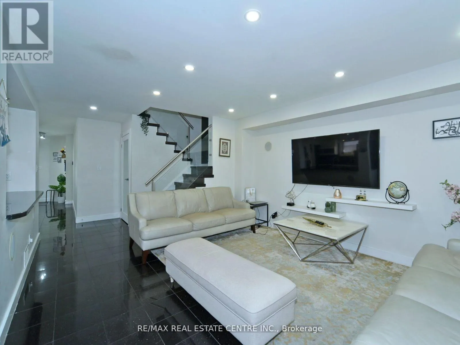 41 FIELDVIEW CRESCENT