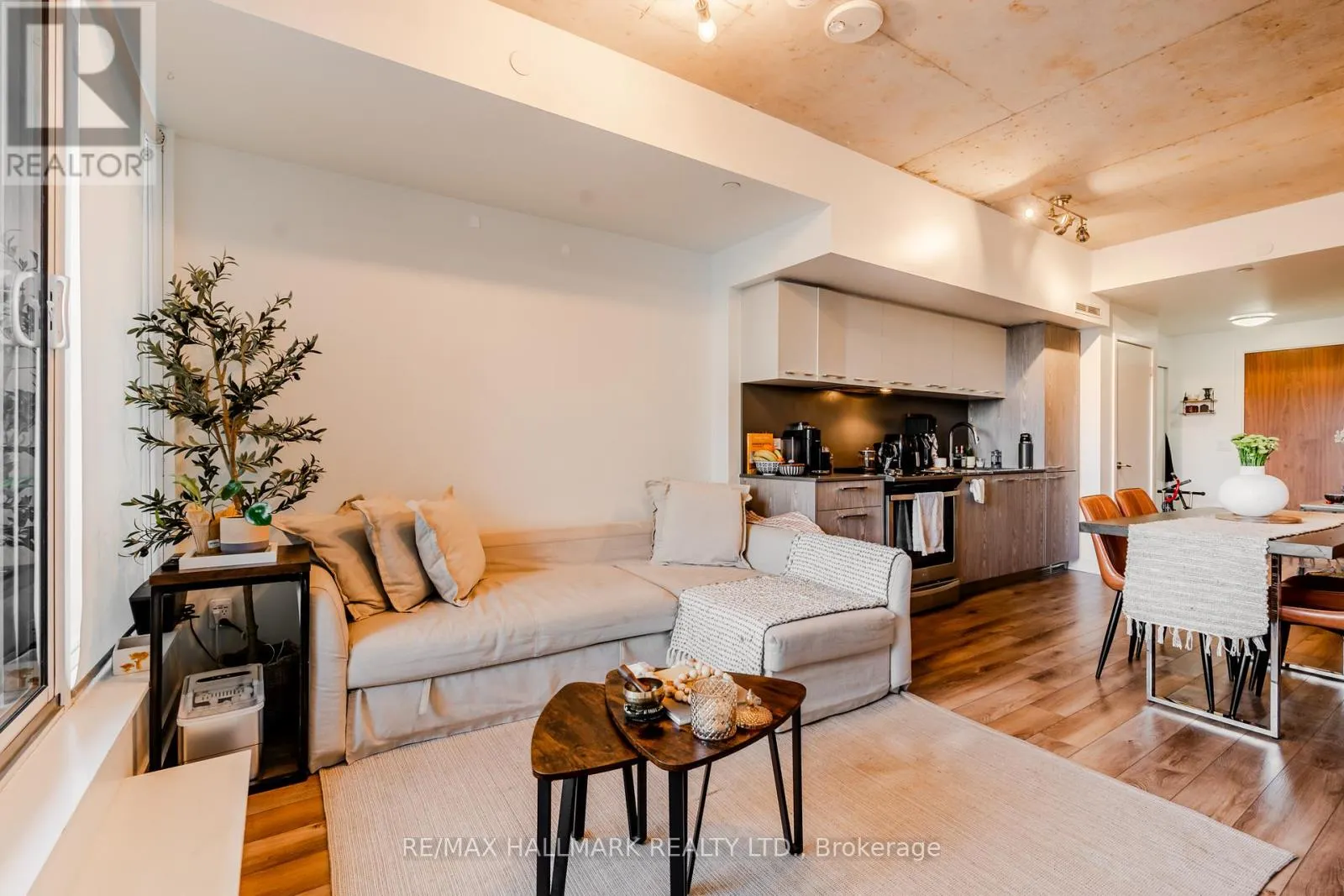 329 - 30 BASEBALL PLACE
