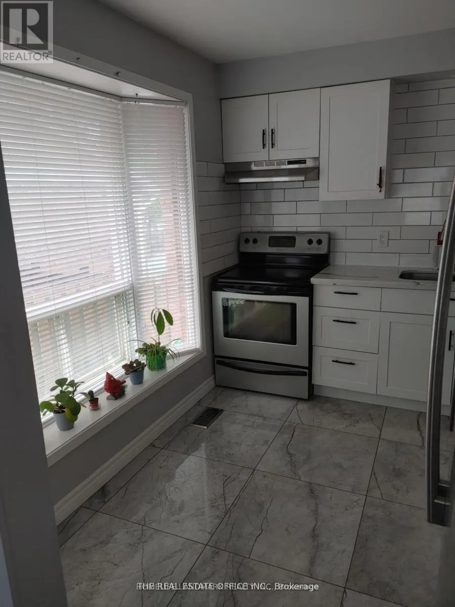 59 KIRBY CRESCENT S