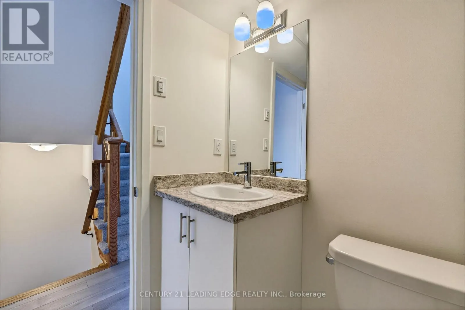 32 - 145 TAPSCOTT ROAD