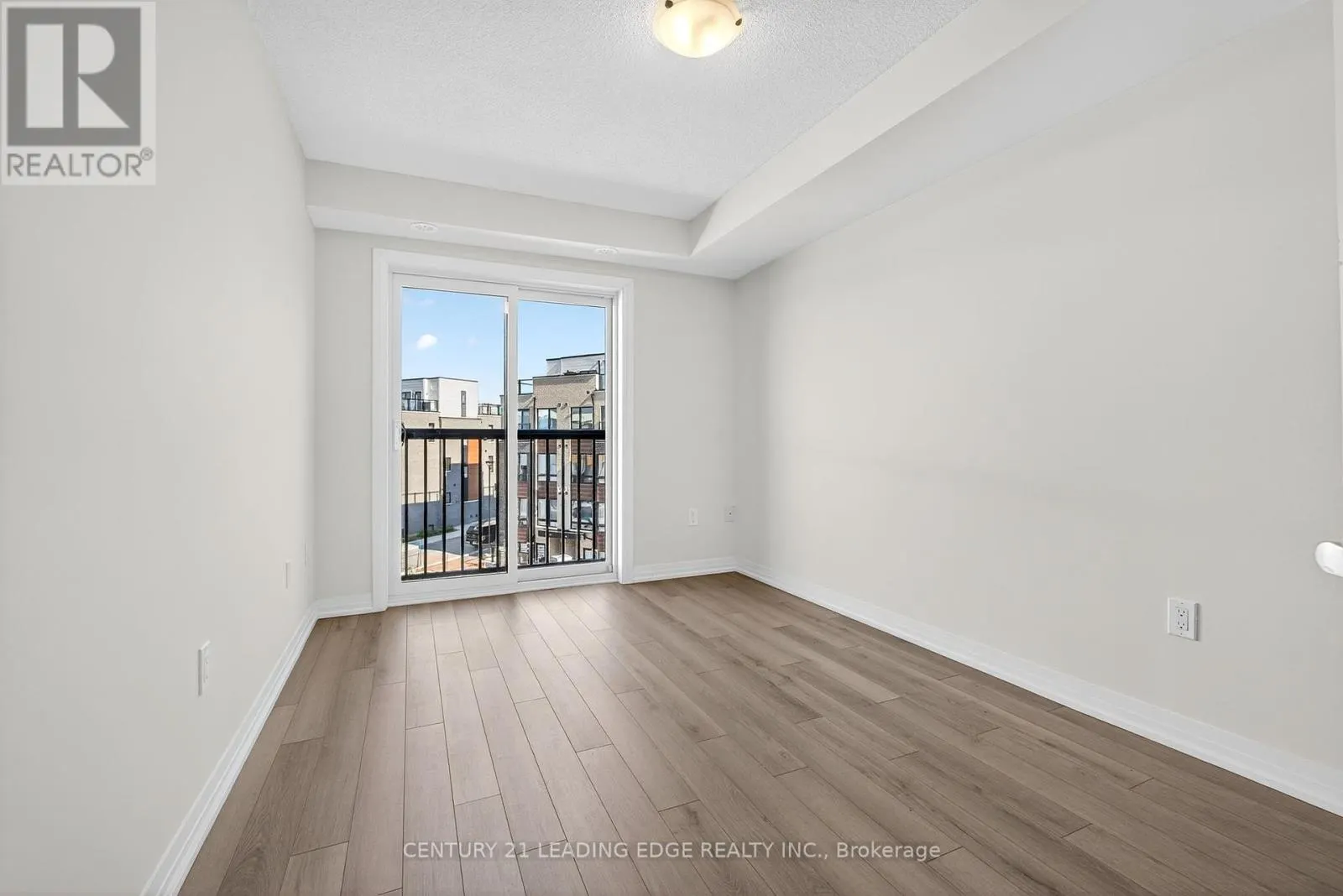 32 - 145 TAPSCOTT ROAD