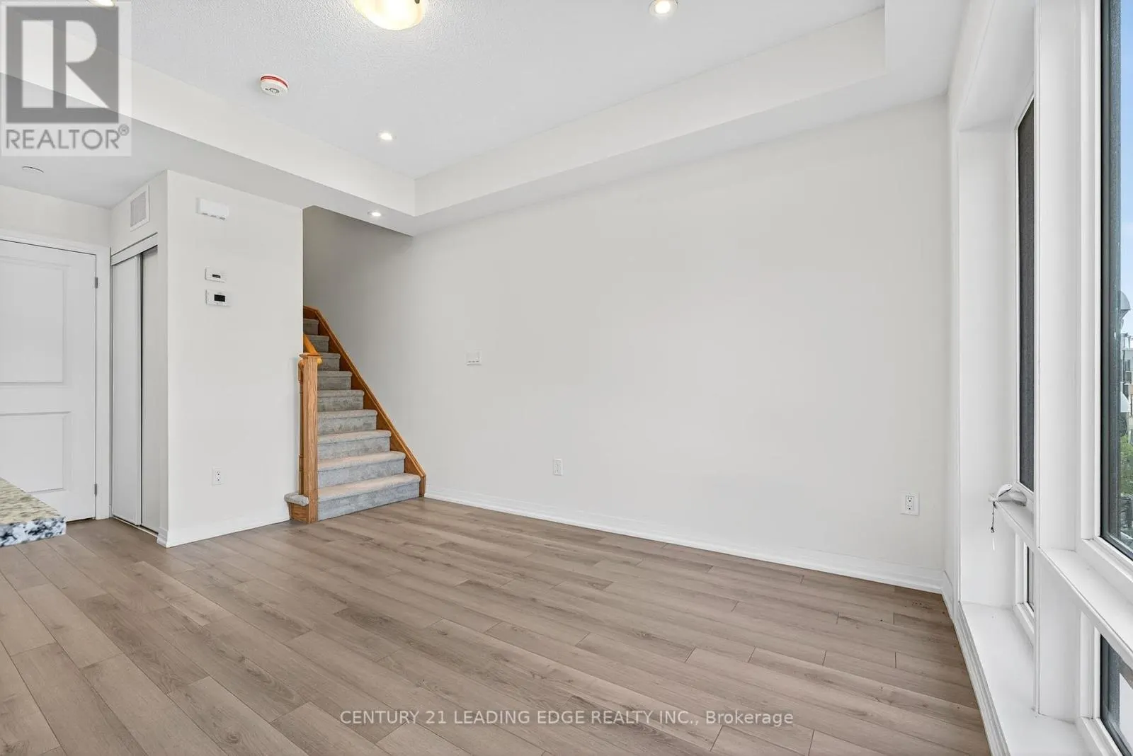 32 - 145 TAPSCOTT ROAD