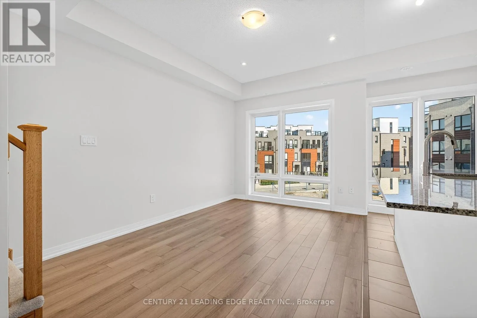 32 - 145 TAPSCOTT ROAD