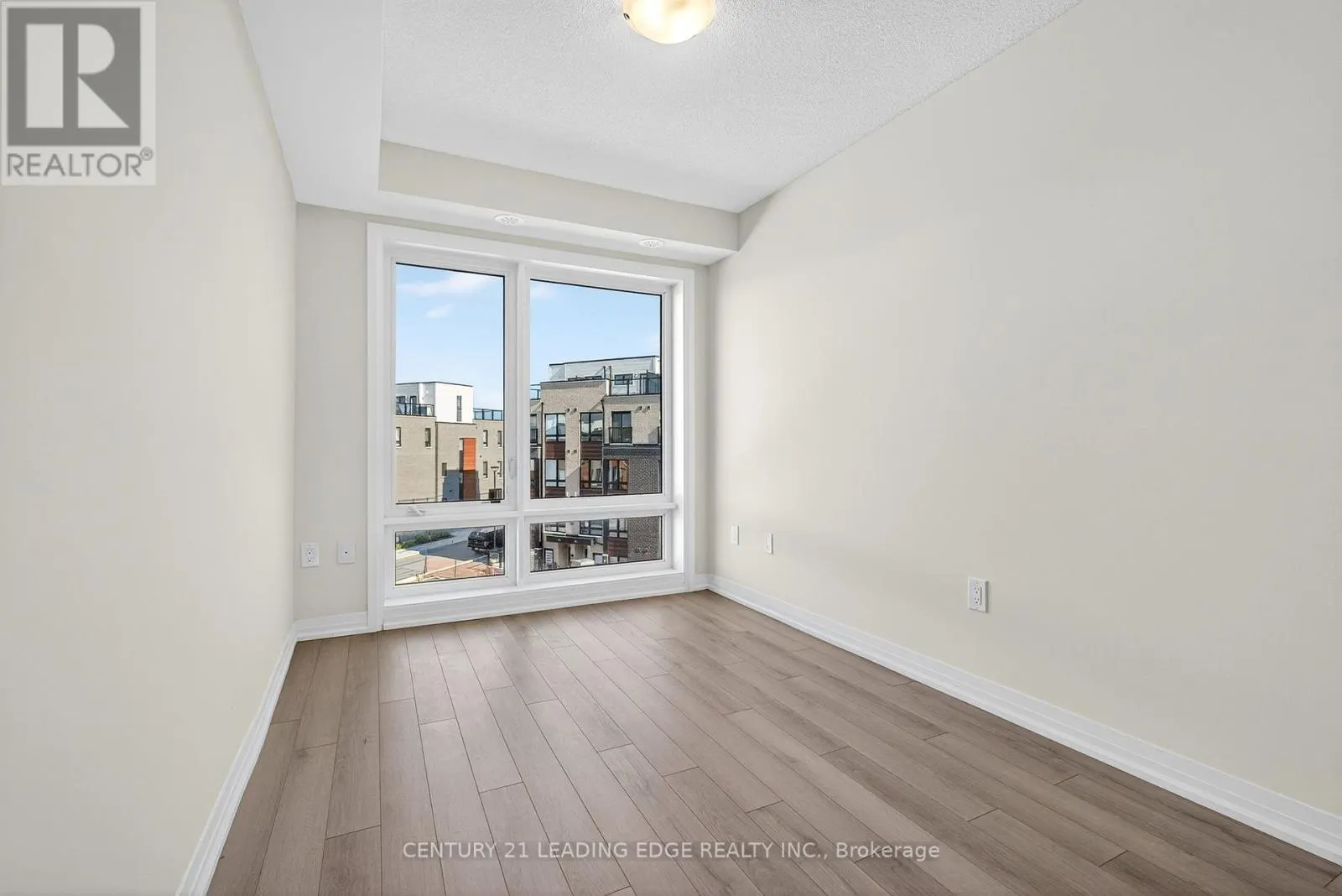 32 - 145 TAPSCOTT ROAD