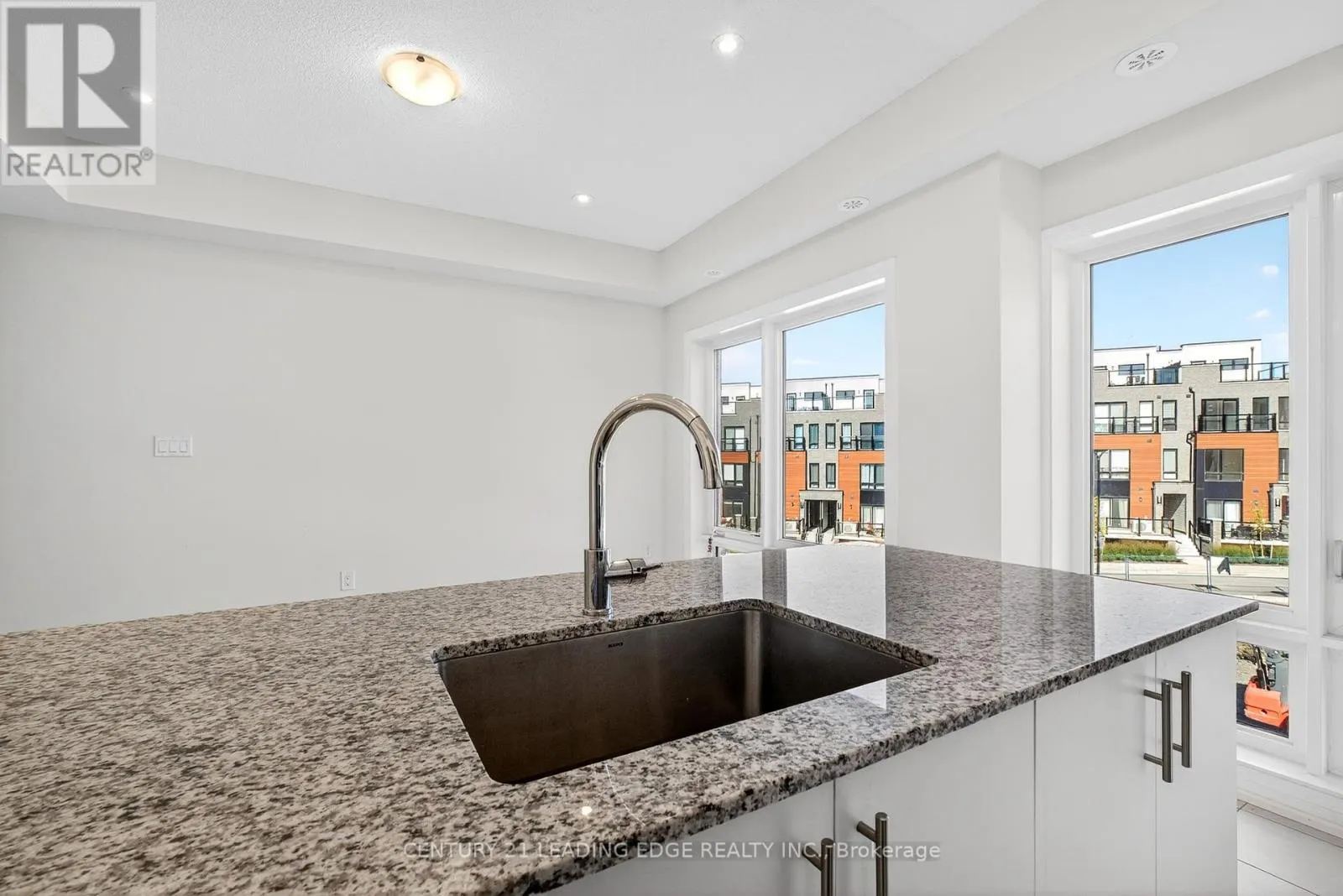32 - 145 TAPSCOTT ROAD