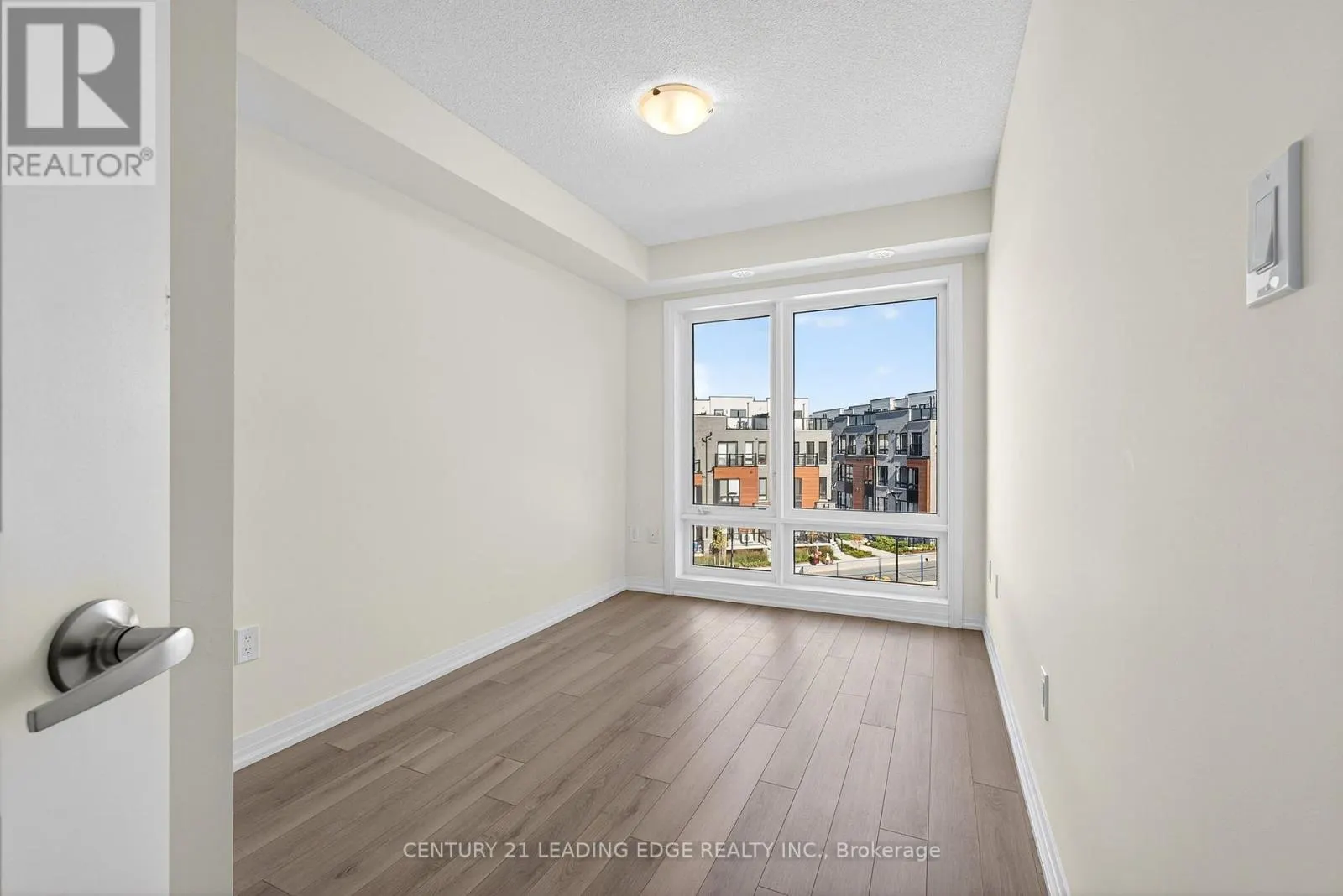 32 - 145 TAPSCOTT ROAD