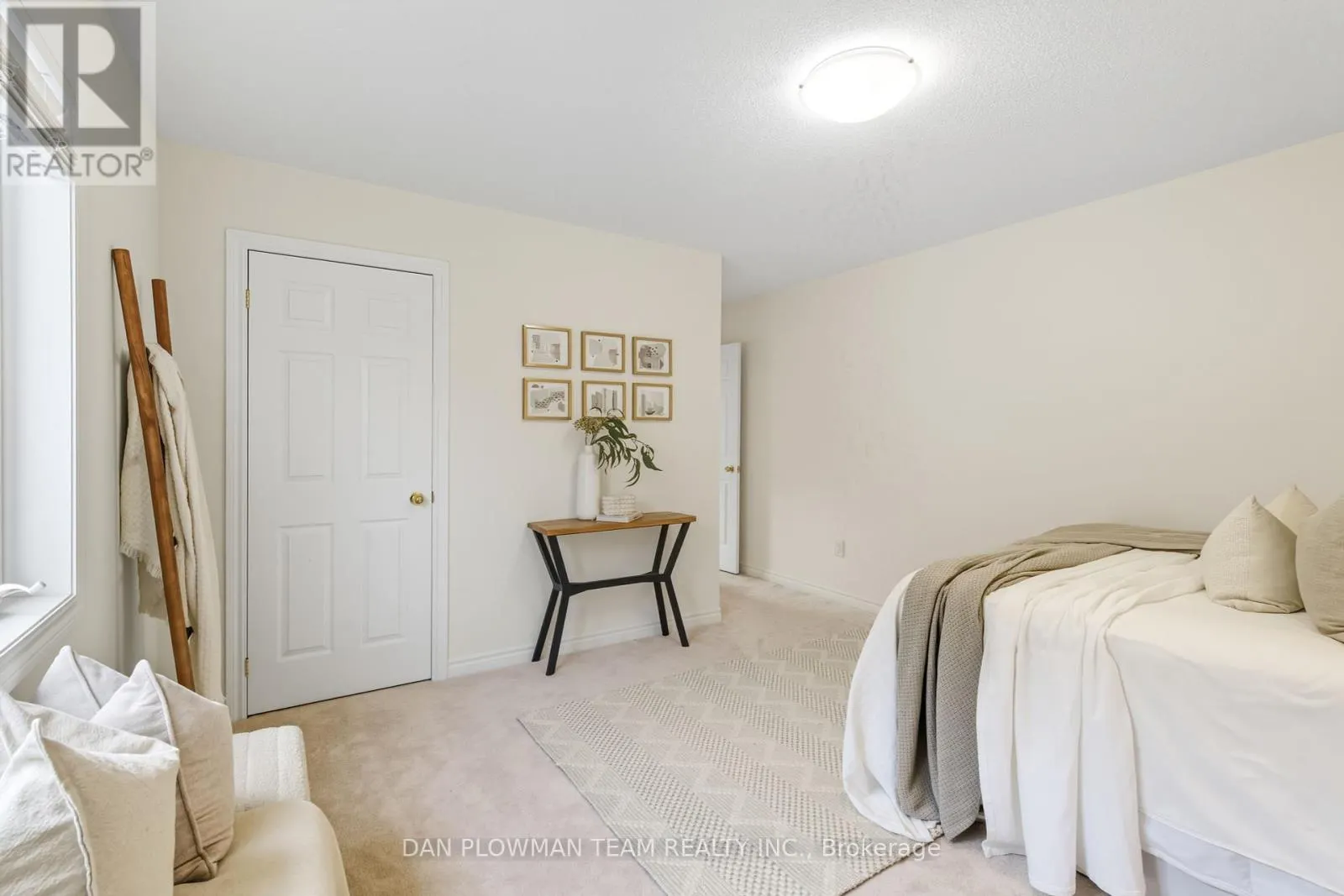 11 RAVENSEDGE COURT