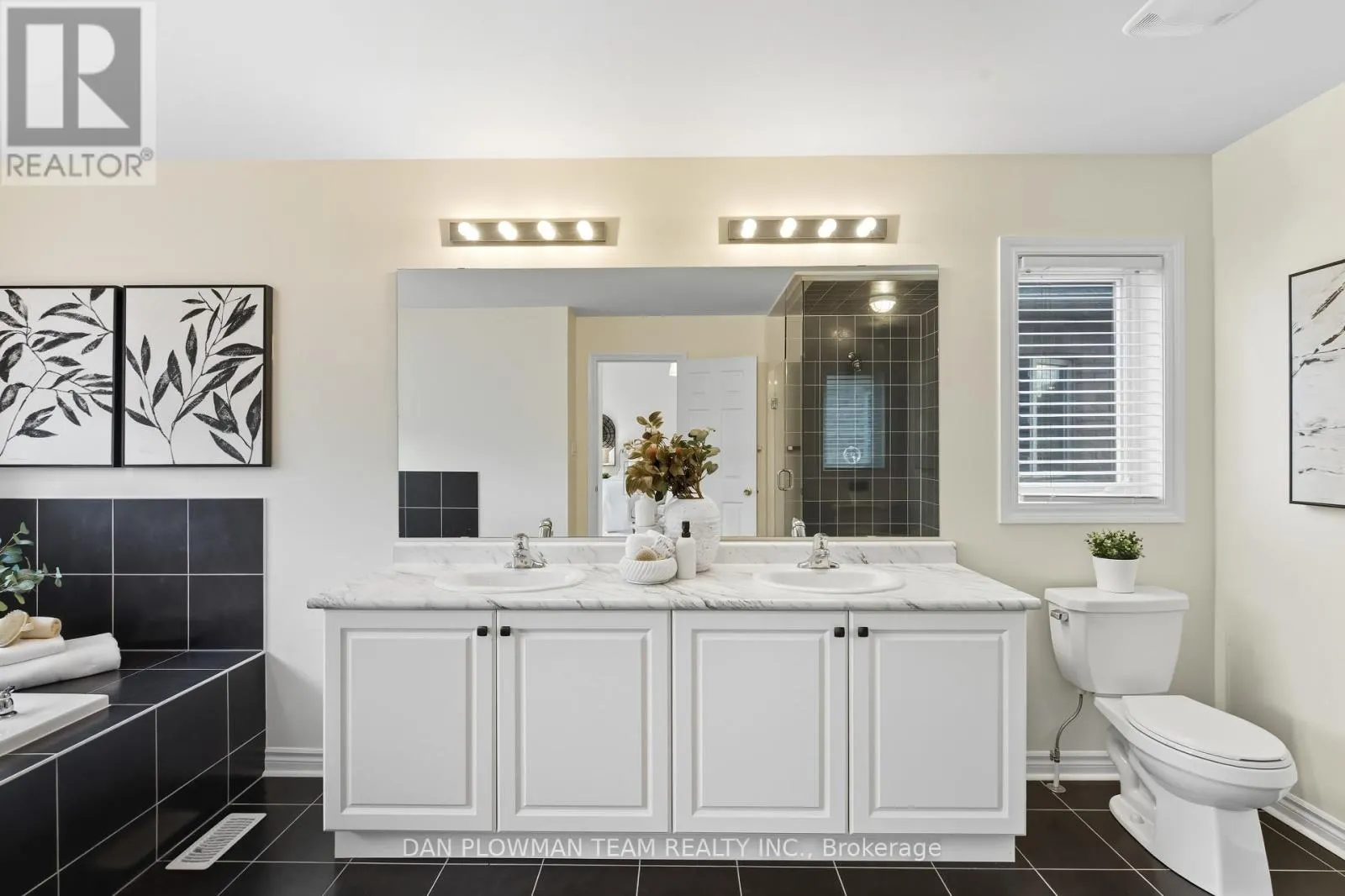 11 RAVENSEDGE COURT