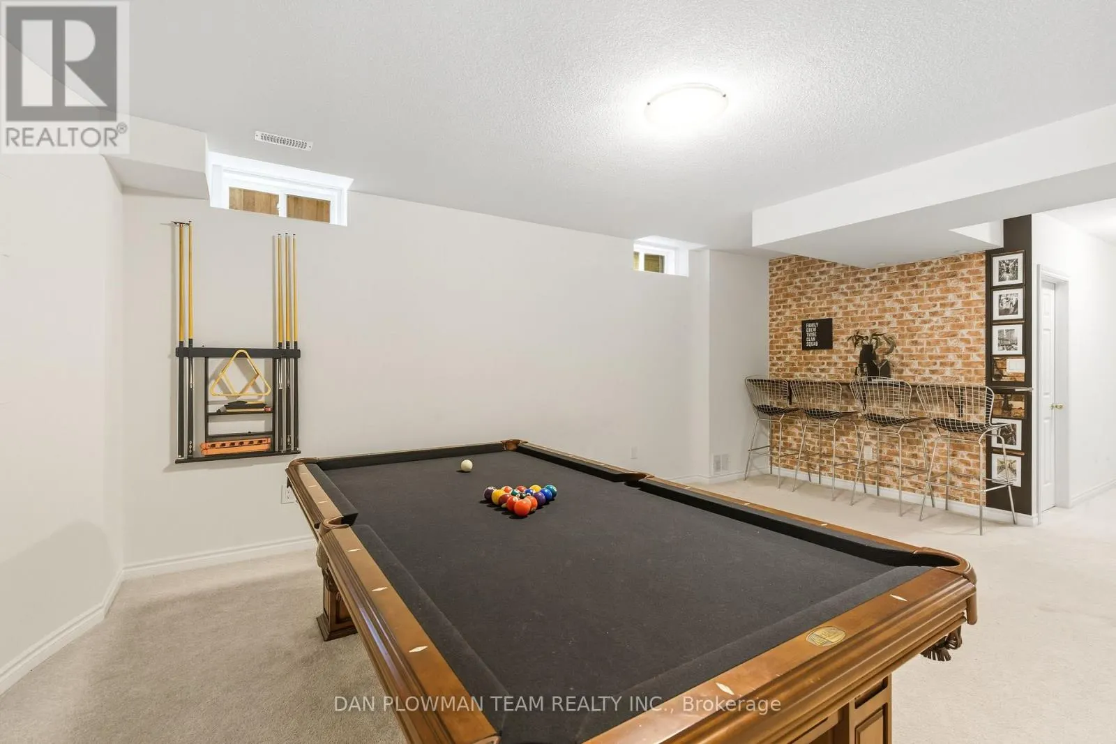 11 RAVENSEDGE COURT