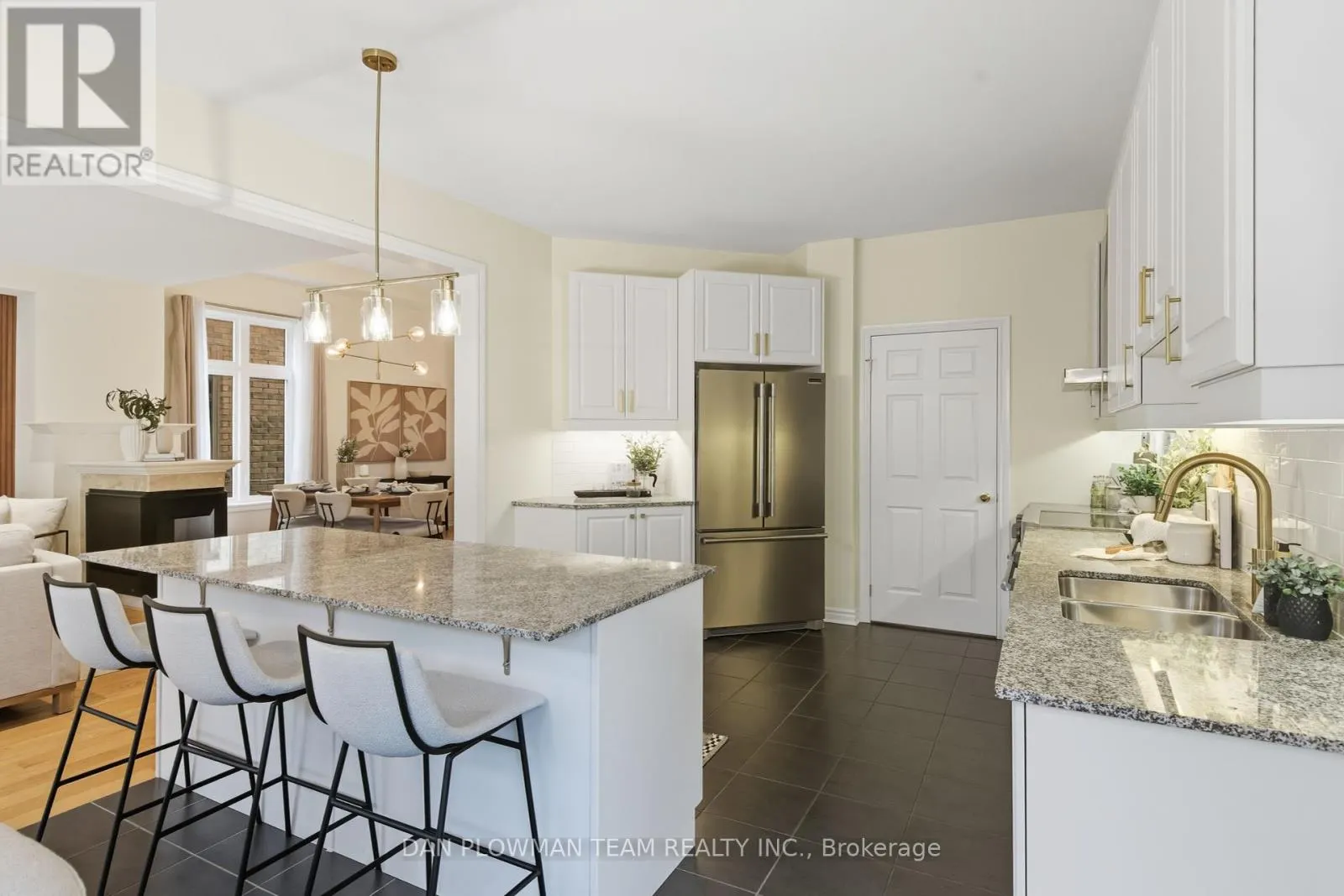 11 RAVENSEDGE COURT