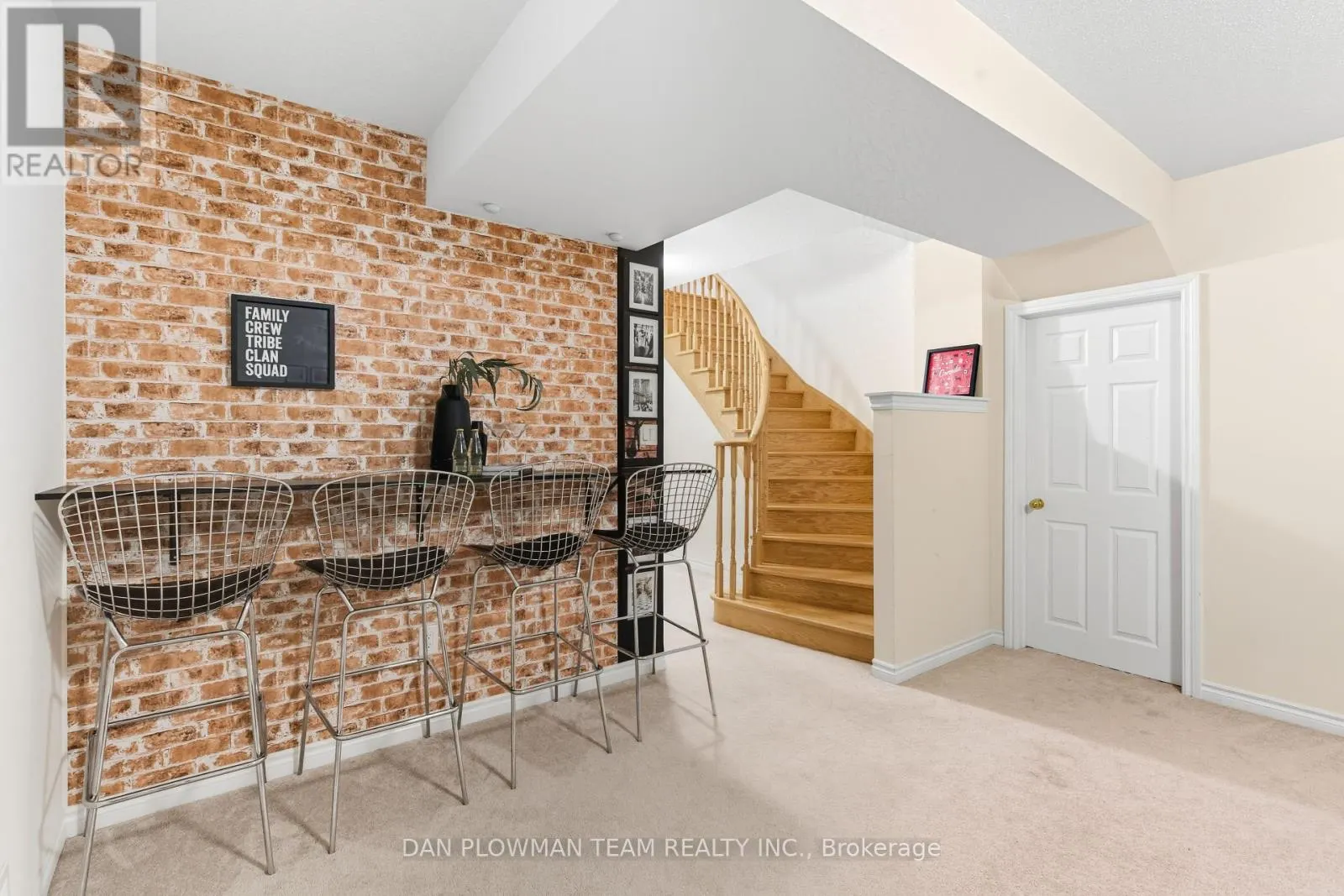 11 RAVENSEDGE COURT