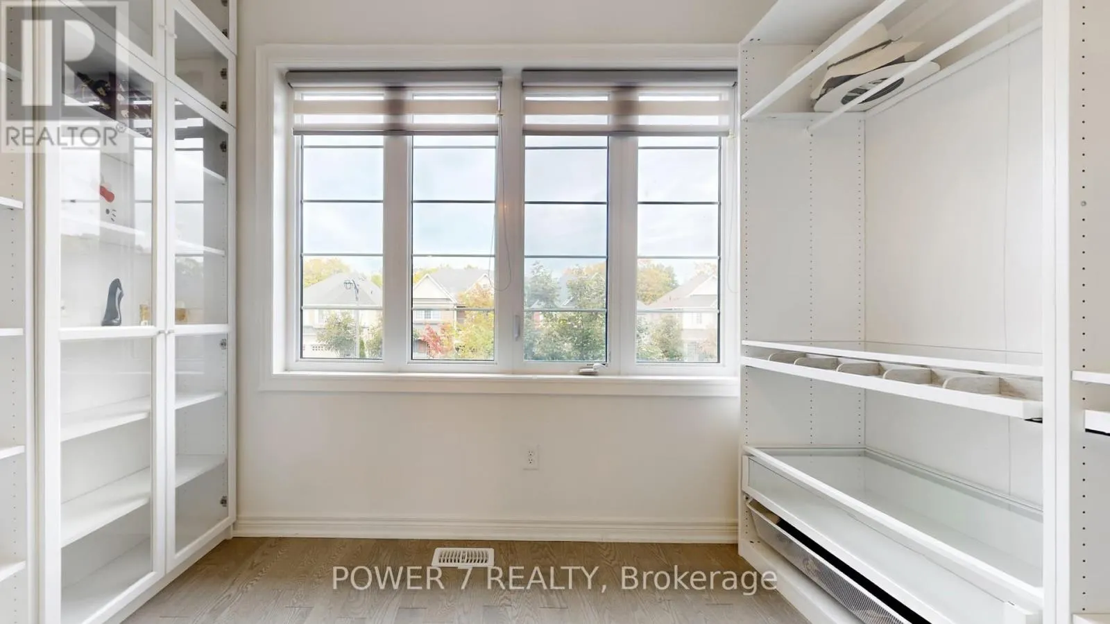 2417 DRESS CIRCLE CRESCENT