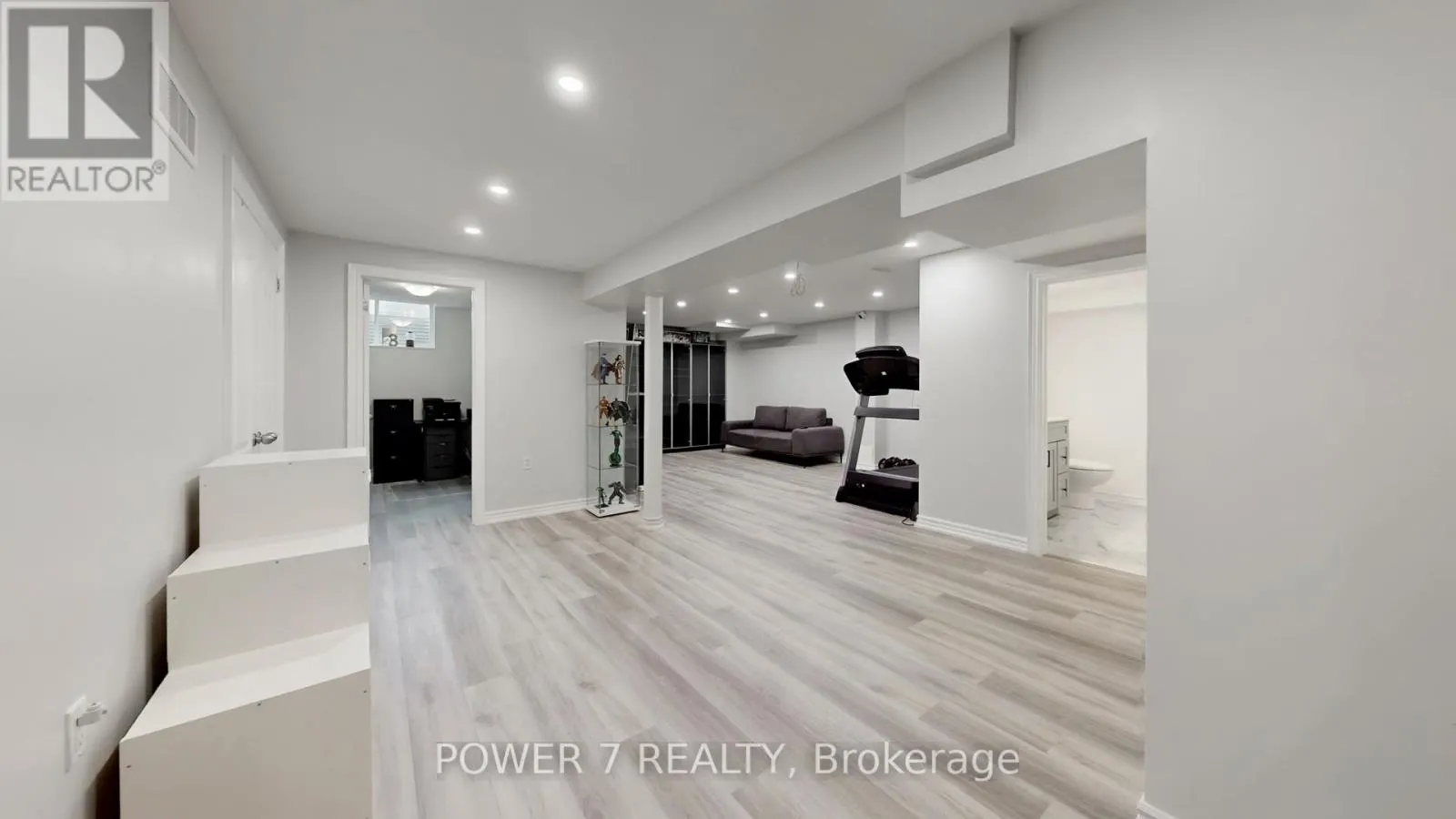 2417 DRESS CIRCLE CRESCENT