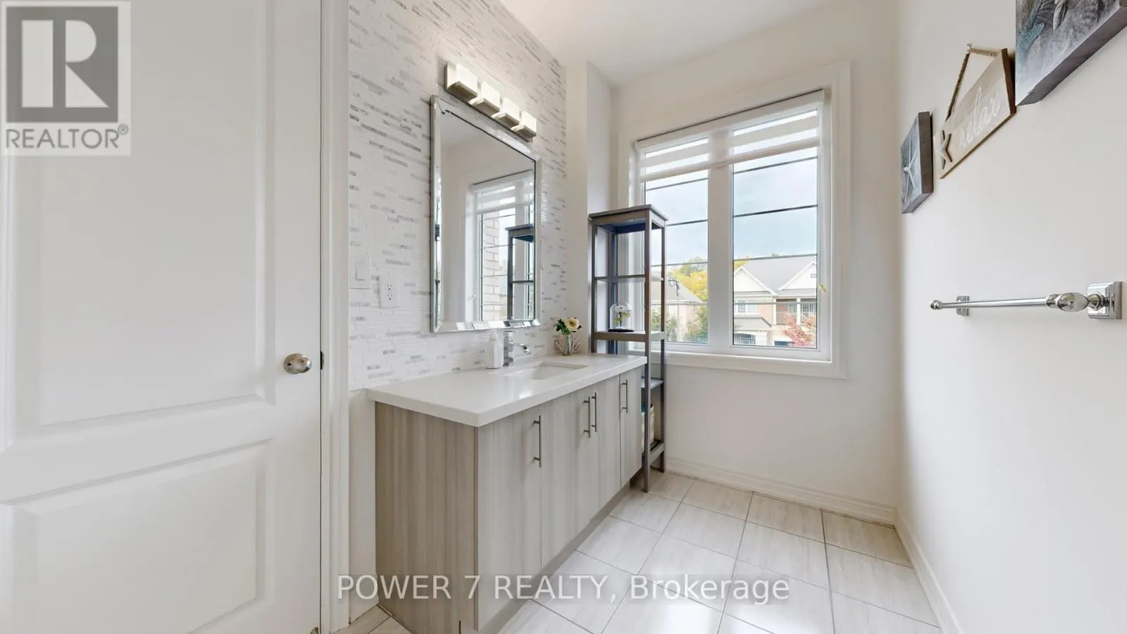 2417 DRESS CIRCLE CRESCENT
