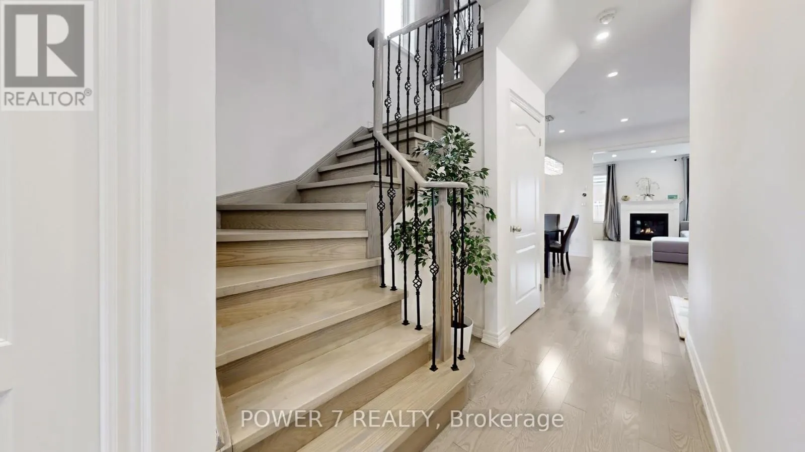2417 DRESS CIRCLE CRESCENT