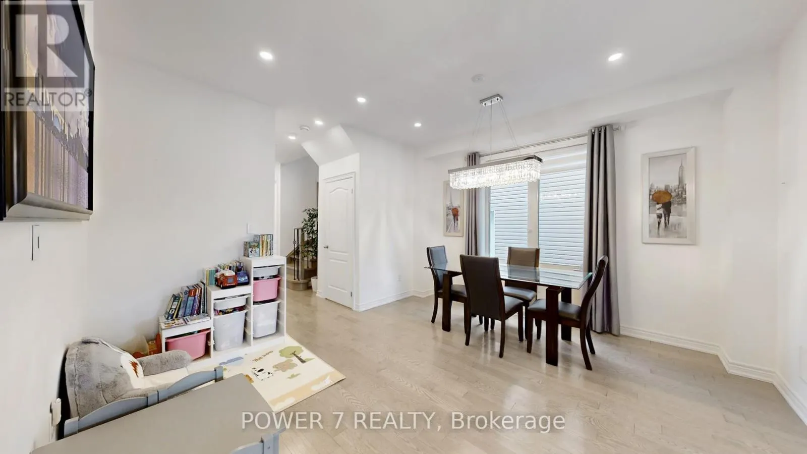 2417 DRESS CIRCLE CRESCENT