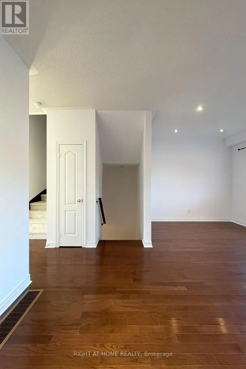 1505 SPINNAKER MEWS