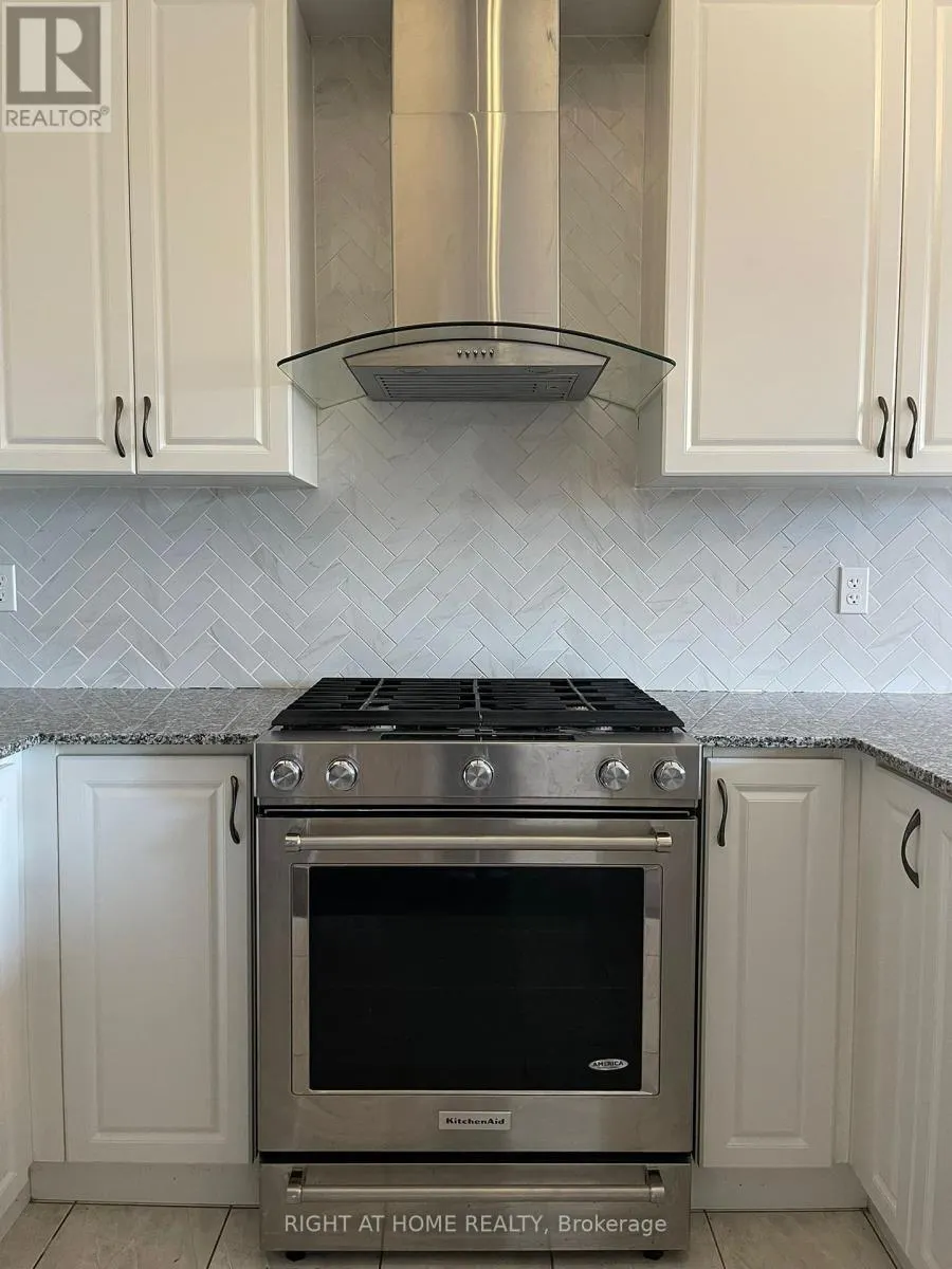 1505 SPINNAKER MEWS