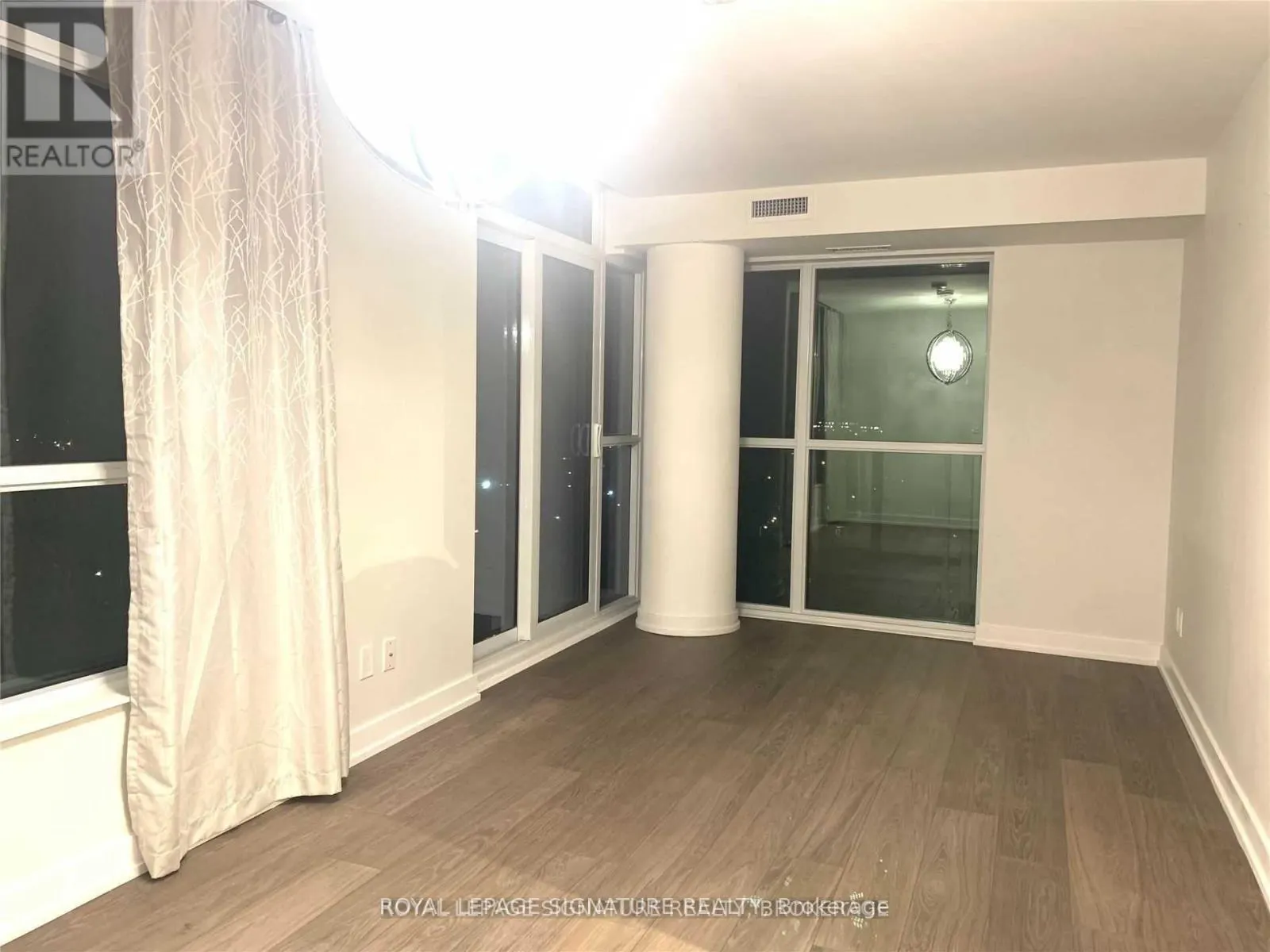 1114 - 8 TRENT AVENUE