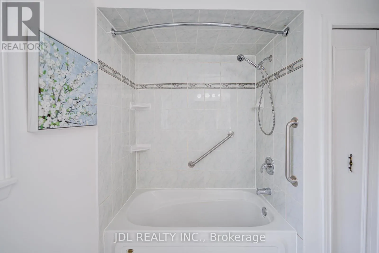 6 NORHEAD AVENUE