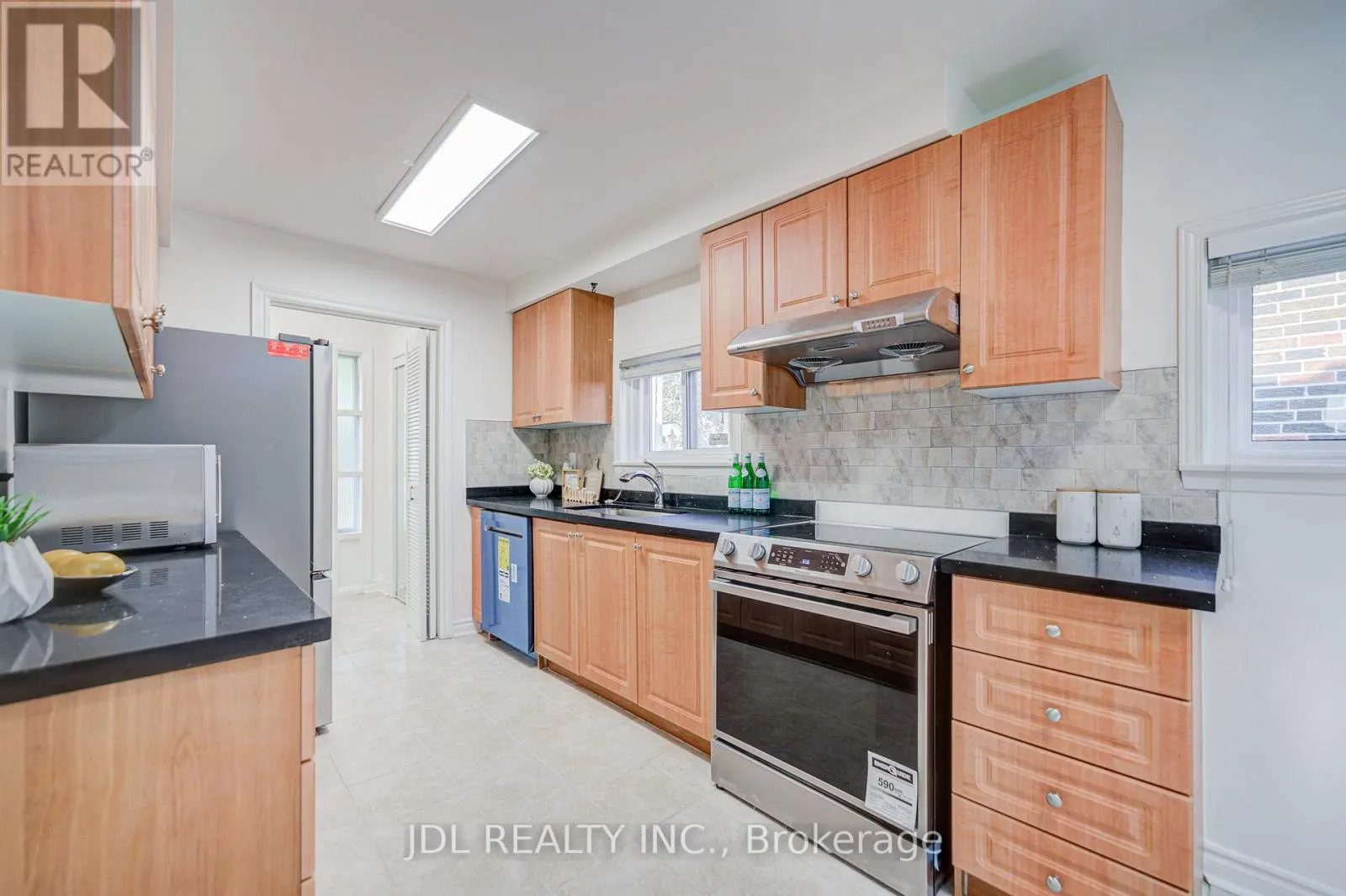 6 NORHEAD AVENUE