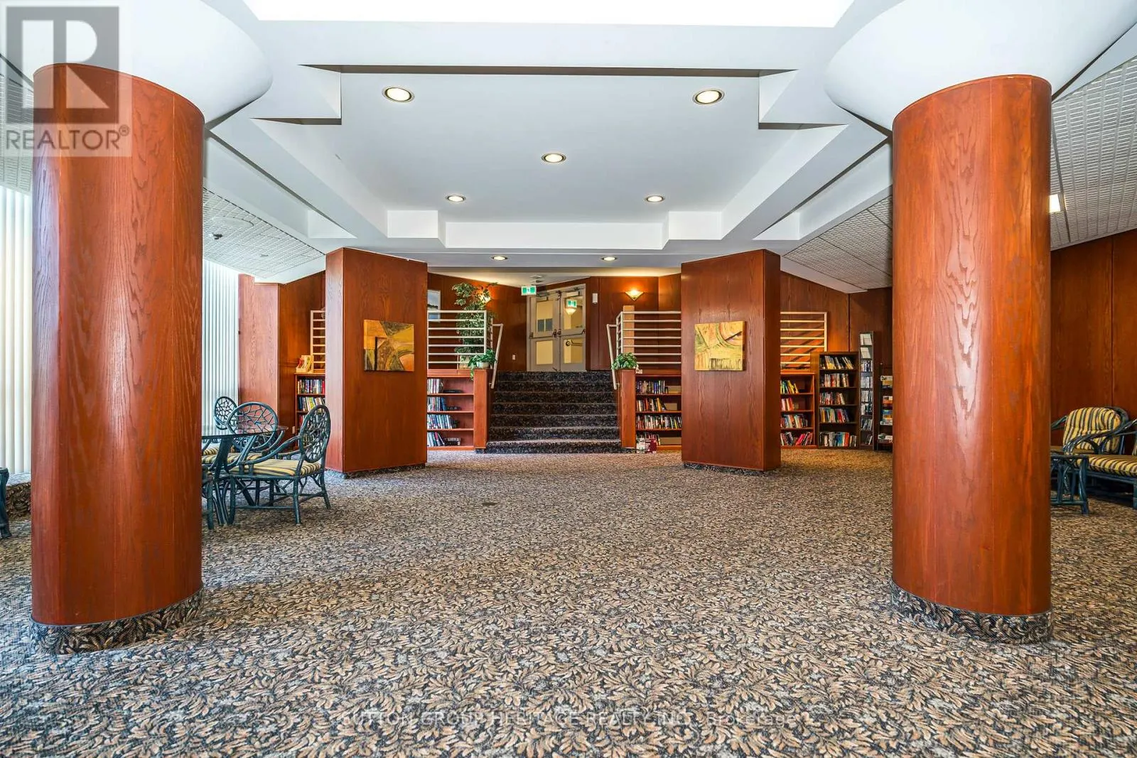 A02 - 340 WATSON STREET W