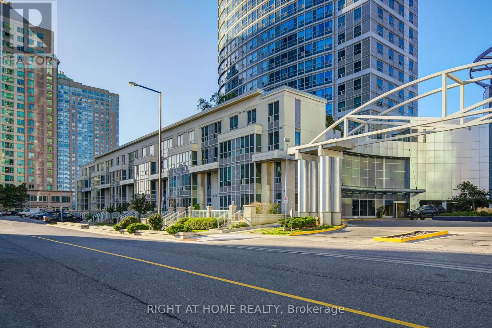 TH112 - 36 LEE CENTRE DRIVE