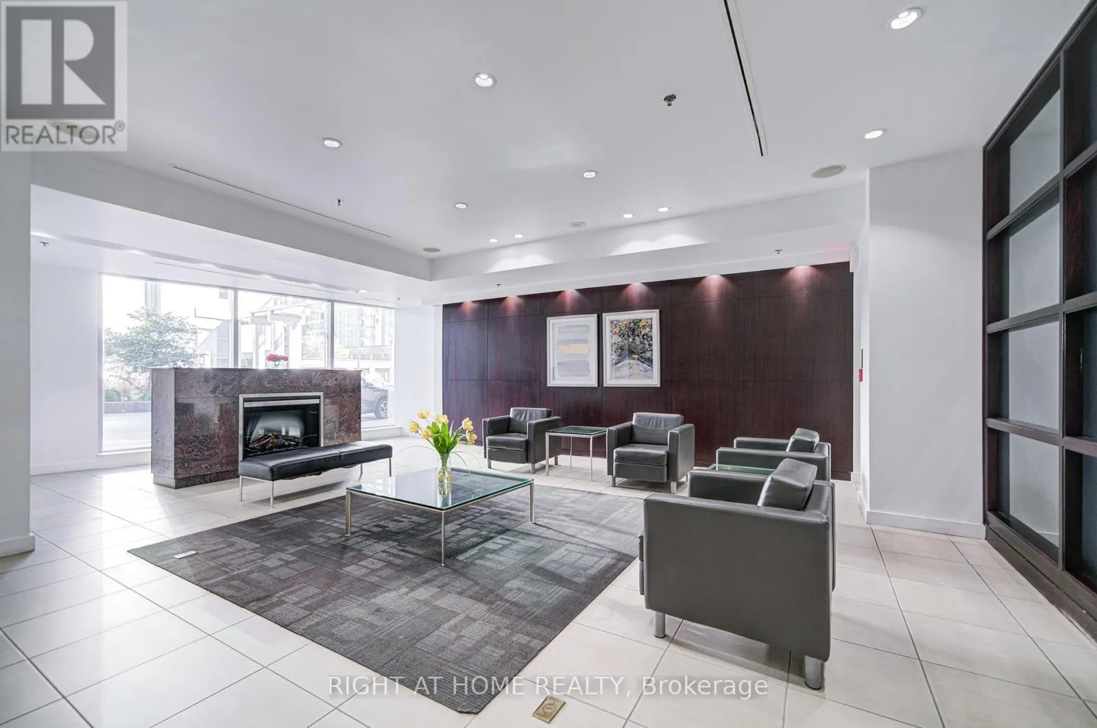 TH112 - 36 LEE CENTRE DRIVE