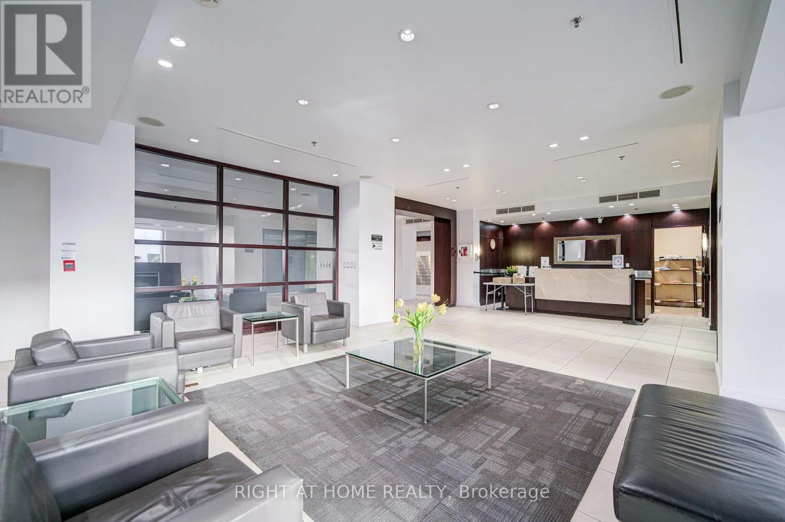 TH112 - 36 LEE CENTRE DRIVE