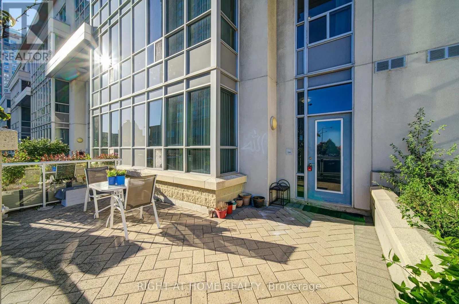 TH112 - 36 LEE CENTRE DRIVE