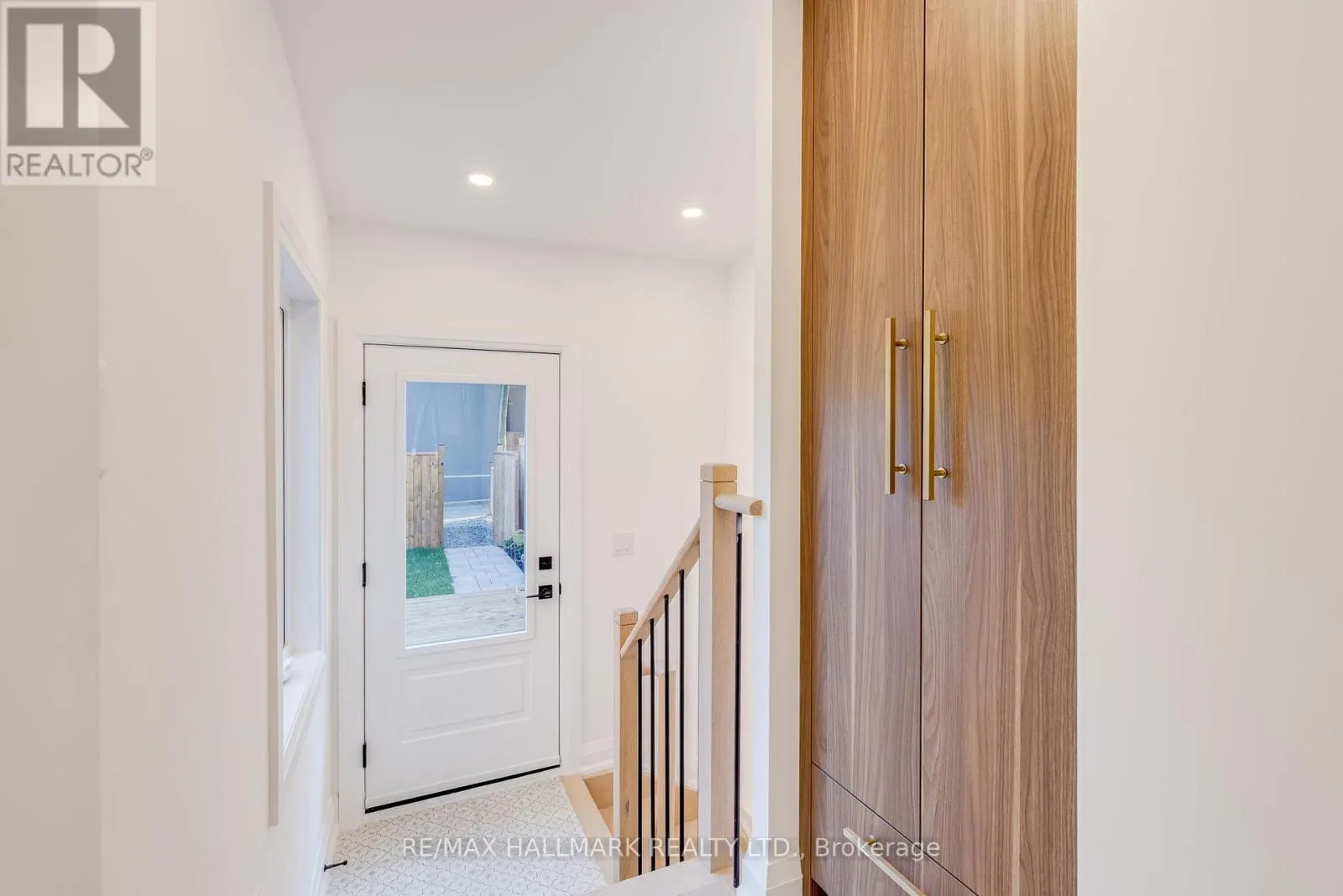 25 HOWLAND ROAD