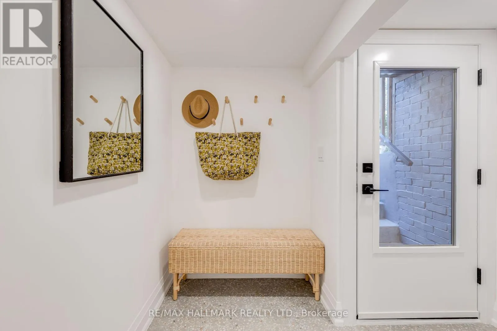 25 HOWLAND ROAD