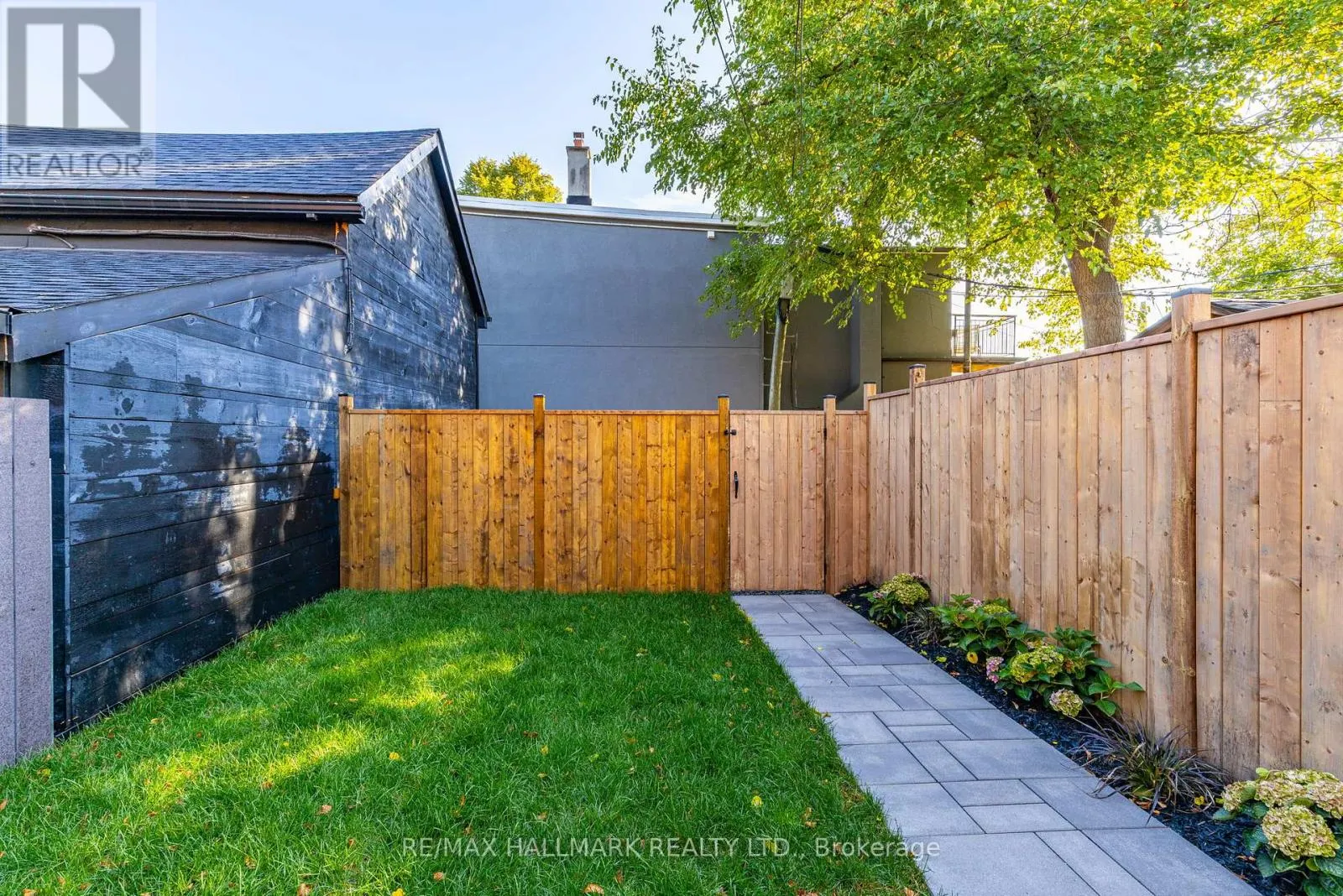 25 HOWLAND ROAD