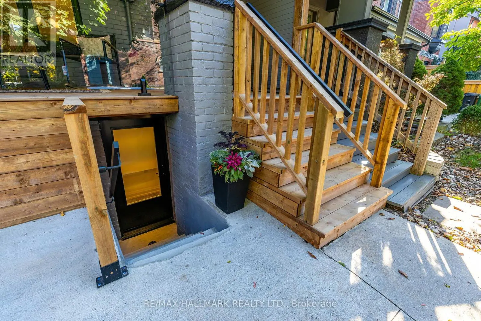 25 HOWLAND ROAD