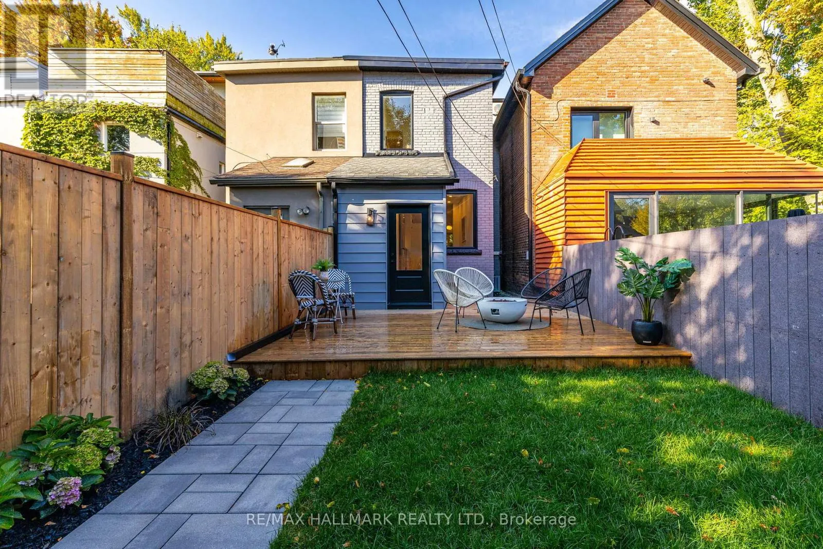 25 HOWLAND ROAD