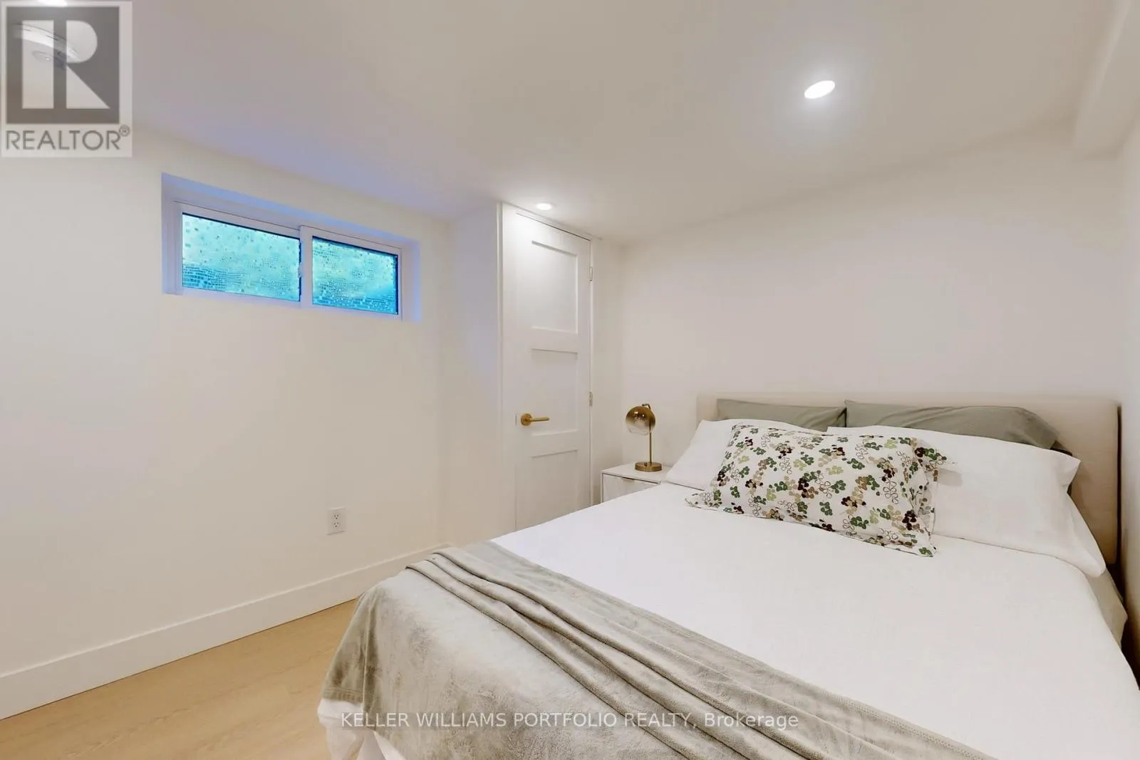 22 PITT AVENUE