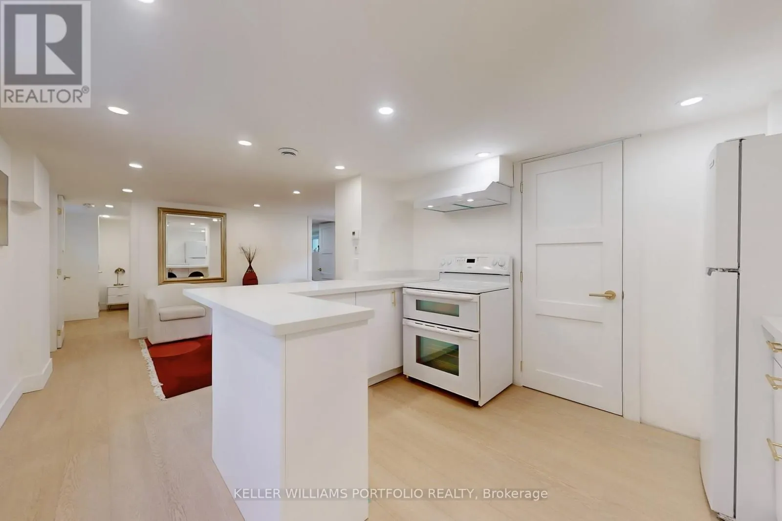 22 PITT AVENUE