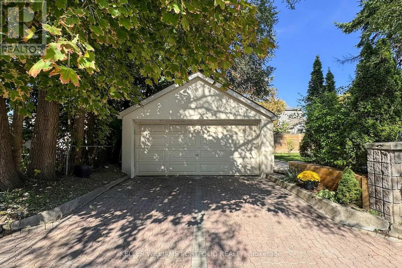 22 PITT AVENUE