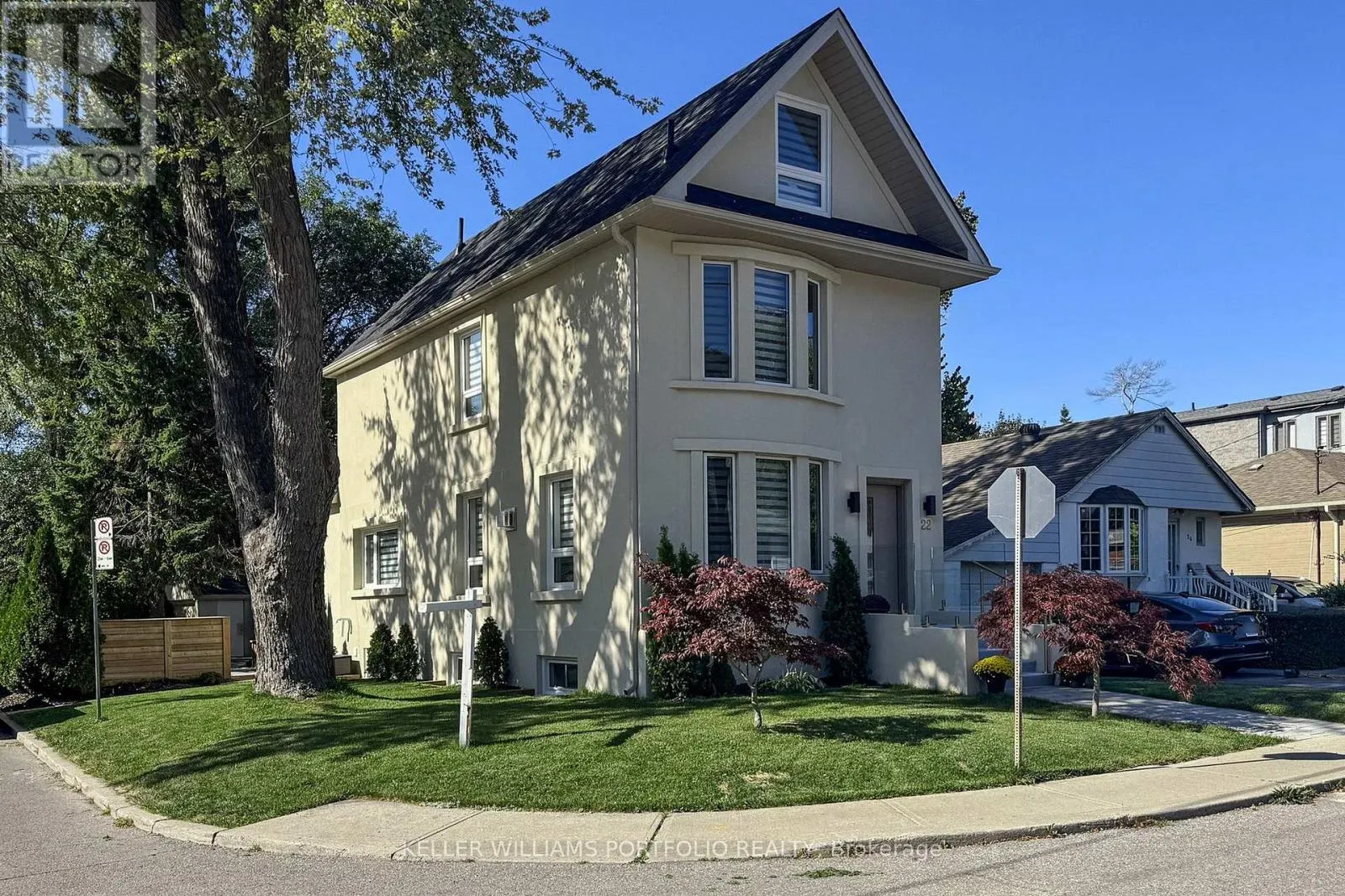 22 PITT AVENUE